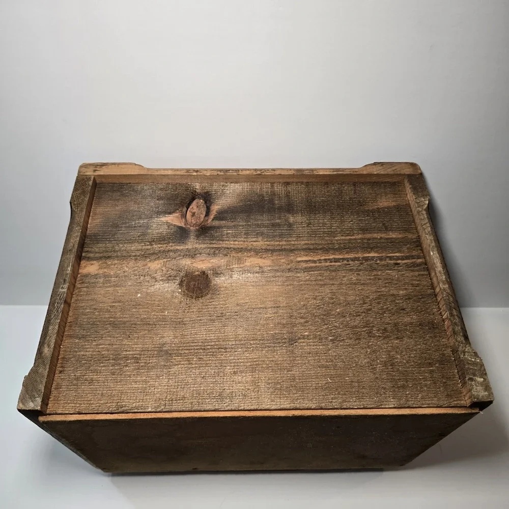 Vtg Wooden Bread Box w/ Fresh Daily Glass Panel  Farmhouse Country Kitchen Read